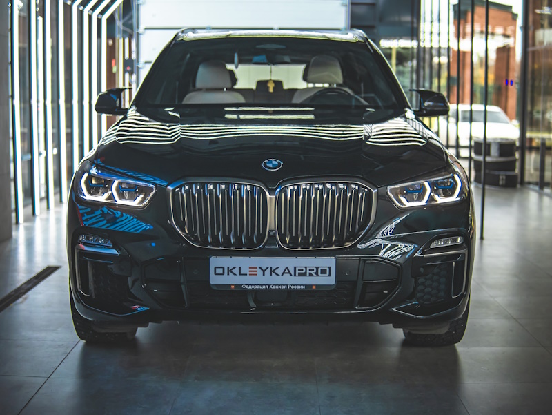 Оклейка BMW X5 в полиуретановую пленку