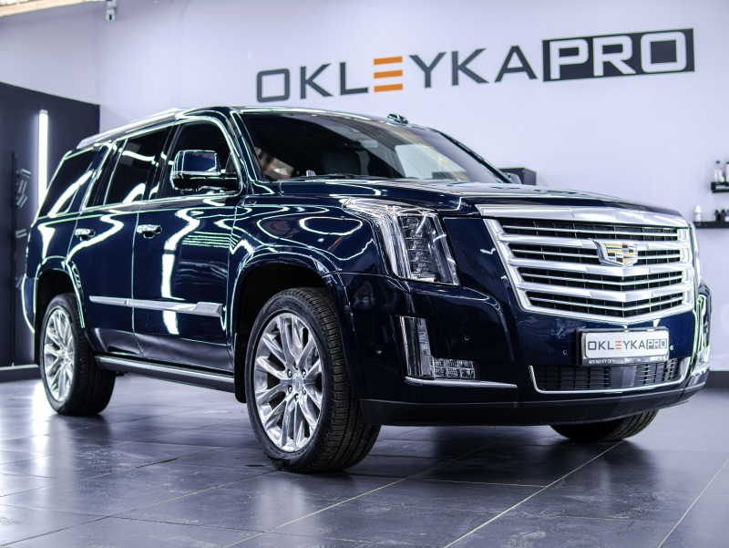 Оклейка Cadillac Escalade в глянцевый полиуретан SunMax