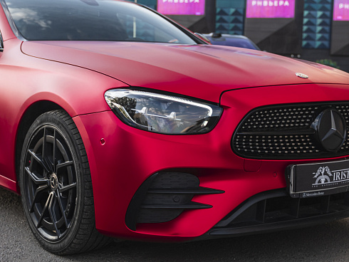 Виниловая плёнка Super Satin Chrome Radiant Red (излучающий красный), матовый сатин, SKB0P, 1,52×17,5 м