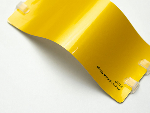 Виниловая плёнка IRISTEK Glossy Metallic Yellow (металлический желтый), глянцевая, GMC0, 1,52×17,5 м