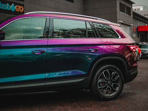 Виниловая плёнка Flowing Spectrum Blue (потоковый спектр синий), глянцевая, FHI6P, 1,52×17,5 м