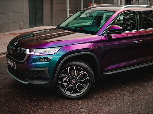 Виниловая плёнка Flowing Spectrum Blue (потоковый спектр синий), глянцевая, FHI6P, 1,52×17,5 м